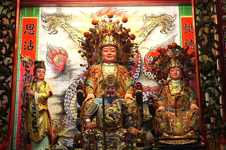 描述 : C:UsersuserPictures主殿後為岳聖母殿.jpg