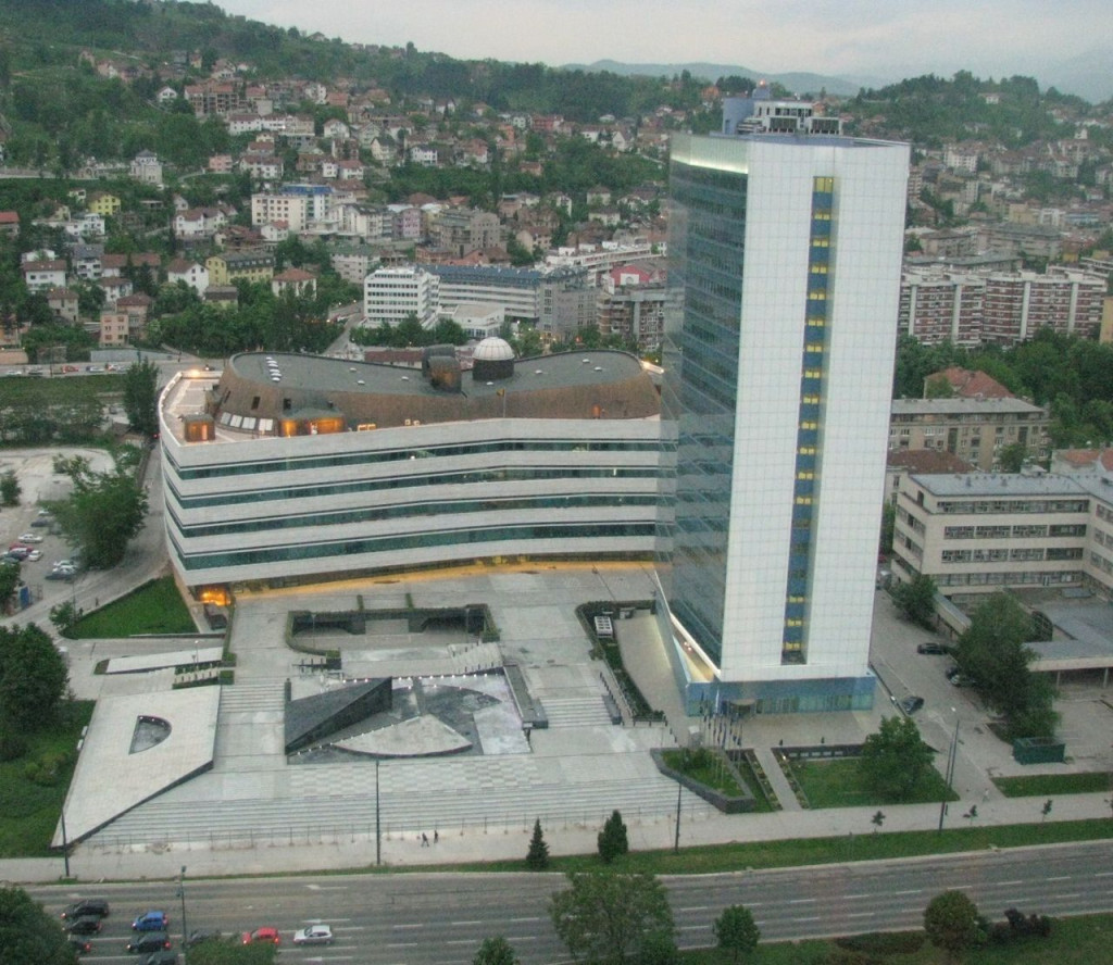 描述: https://upload.wikimedia.org/wikipedia/commons/thumb/5/58/Zgrada_Vije%C4%87a_ministara_BiH_Sarajevo.JPG/1280px-Zgrada_Vije%C4%87a_ministara_BiH_Sarajevo.JPG