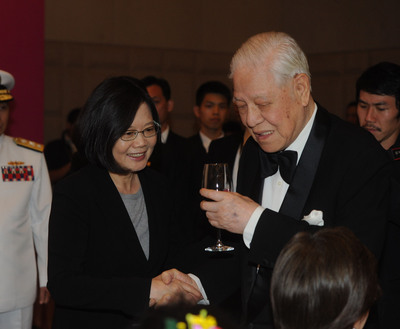 總統蔡英文20日發表就職演說,前總統李登輝晚間出席國宴時表示很好,100分。(中央社)