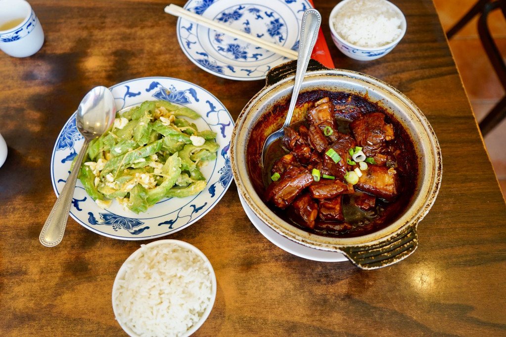 紐約法拉盛「北港臺菜館」店內販售的道地臺灣料理，令人食指大動。