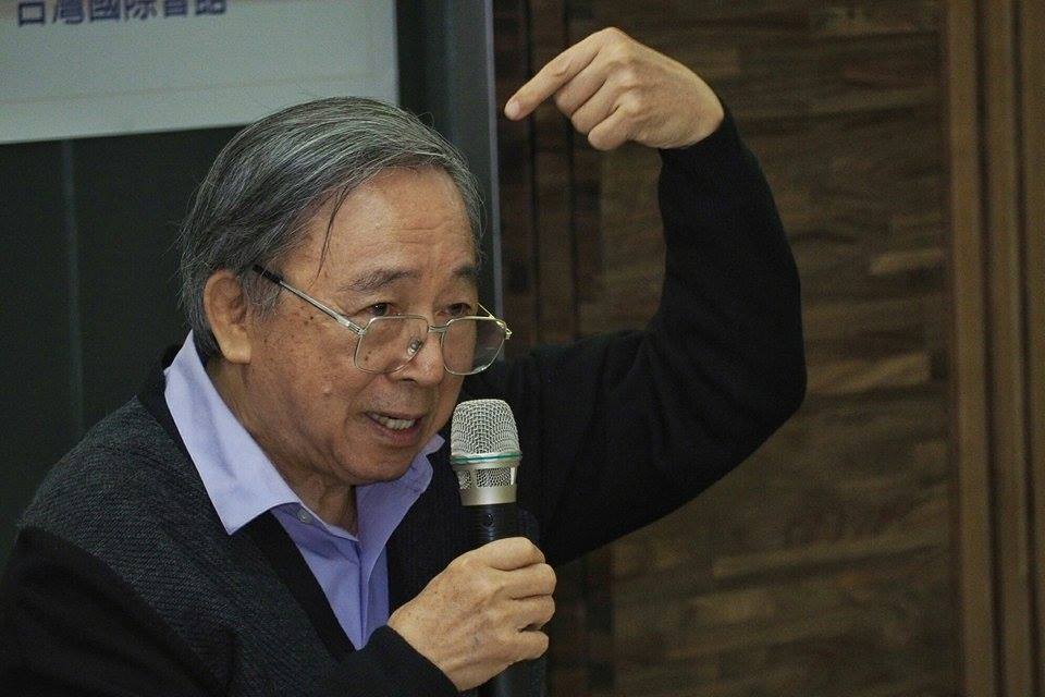 「中華民國憲法」何去何從？修憲或制憲？前總統府資政、台大法律系名譽教授李鴻禧今天表示，憲法可以邊修邊改，但如果憲法不對了，就是破病了，像感冒要吃感冒糖漿，「如果社會進步到憲法原來都跟不上，只好讓它安樂死了」。圖／張家銘