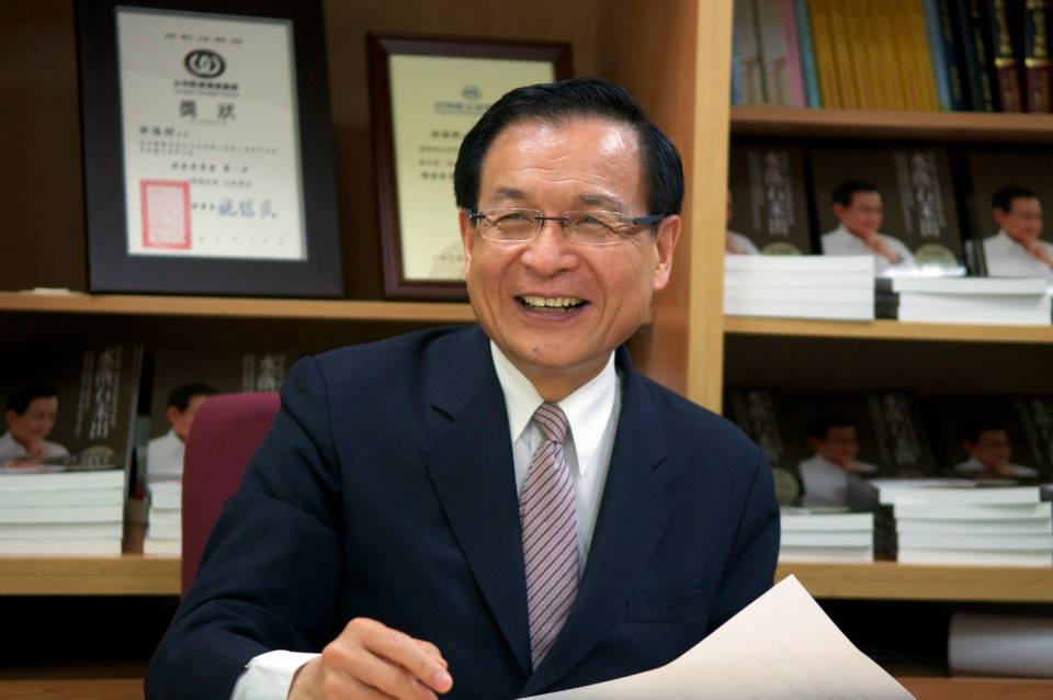 許添財射出三枝箭 許台北一個未來。(黃謙賢攝)