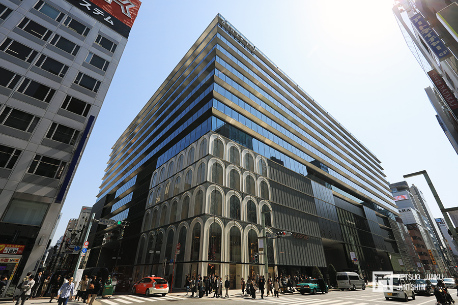 銀座近年最大型的開發計畫GINZA SIX，外觀設計相當獨特，六樓以下有各種不同街區的設計，並且展現出各種品牌旗艦，七樓以上則是辦公區。圖/陳威臣