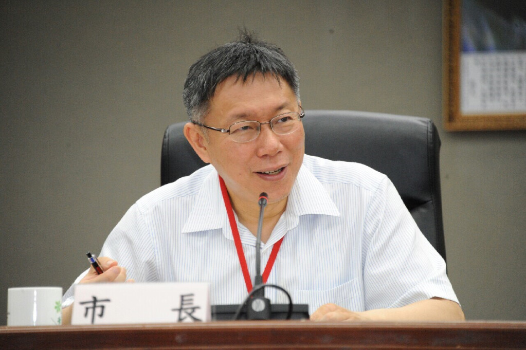 中國國民黨北市議員王鴻薇痛批柯文哲給建商1年的囤房稅緩衝期,黑箱降建商囤房稅,雙手奉上1.6億,圖利建商,柯文哲今天澄清,這不是圖利,而是設定一個合理的時間,讓建商把房子賣掉。(圖由北市府提供20150429)