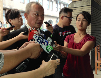 苗栗縣財政困難，縣長徐耀昌在颱風天北上到行政院求援，痛批前朝玩得太過分。(圖：中央社)　