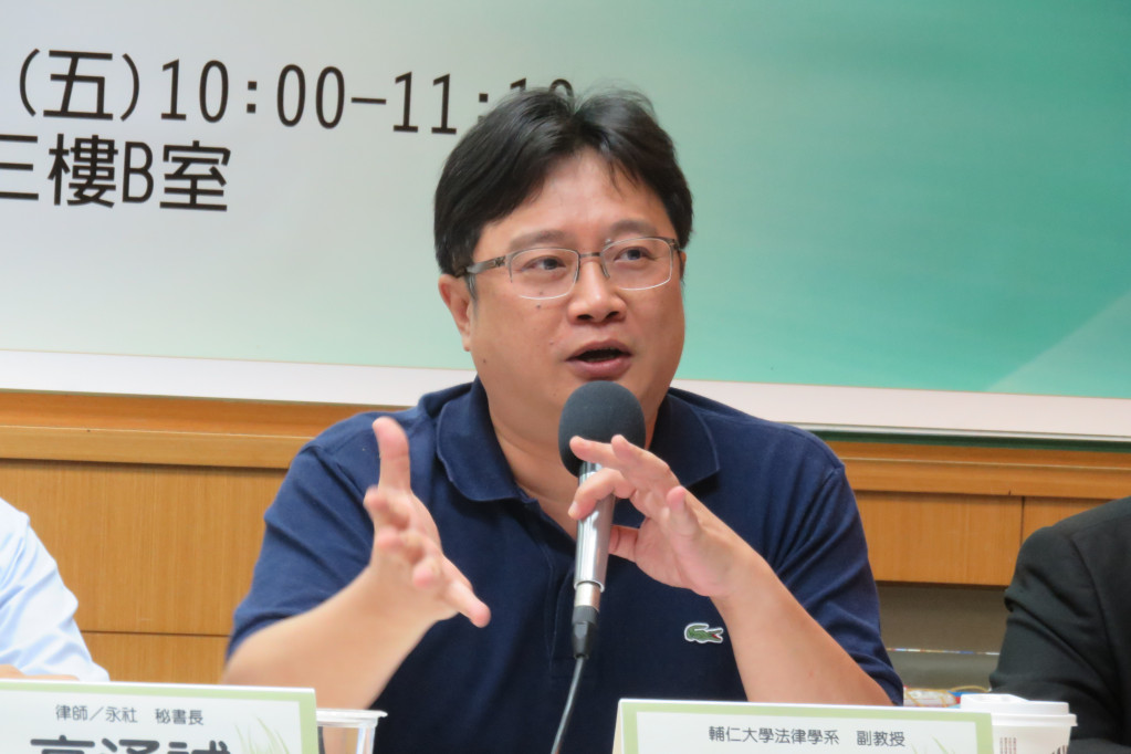 輔大法律系副教授吳豪人15日表示，謝文定、林最大好處就是聽話，完全符合蔡英文總統的用人標準，「他們只是人家的工具，你去罵工具幹什麼？」。（記者林冠妙攝）