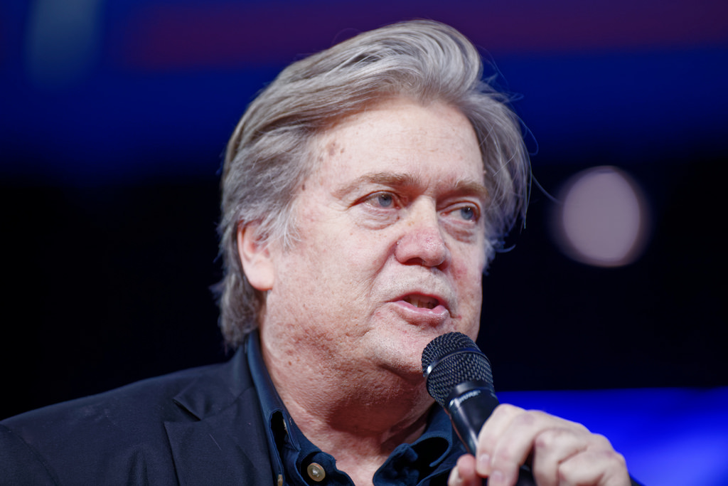 前白宮首席策略師班農（Steve Bannon）已同意與特別檢察官穆勒面談並合作，以換取不必前往大陪審團作證。穆勒領導對俄羅斯干預2016年美國總統選舉的刑事調查。圖／Flickr