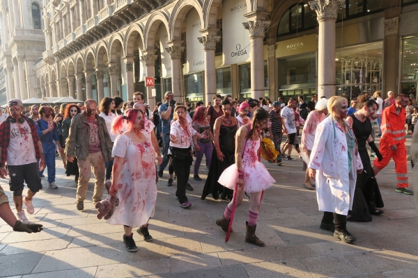 義大利米蘭大教堂的反核僵屍大隊。