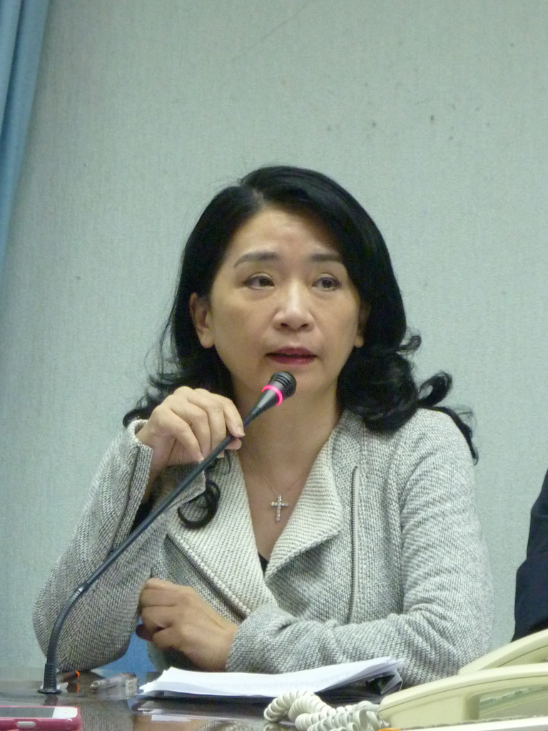 台中捷運工程10日發生鋼樑掉落意外，釀成4死4傷的慘劇，國民黨立院黨團召開記者會究責台中市府，並批評林佳龍指示趕工釀禍，黨團副書記長李貴敏要求檢調應徹查市府責任。（國民黨立院黨團提供）20150413