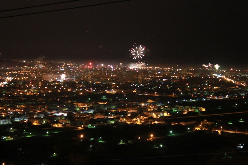 跨年或是夏戀嘉年華，花蓮的慶典活動總是要搭上超長的煙火秀與縣長主題曲。圖／蔡中岳攝，地球公民基金會提供