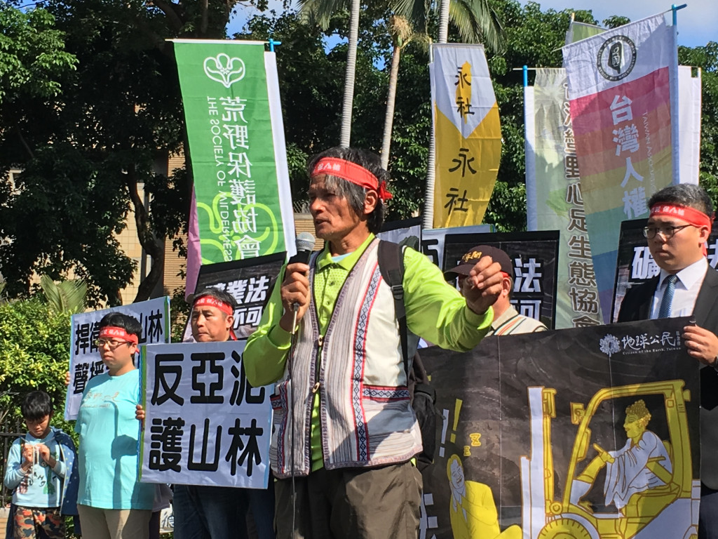 亞泥展延下週將到期，礦業法至今也遲遲未修正，當地部落的太魯閣族人反亞泥自救會表示會串連花蓮其他部落封山抗爭。圖／李秉芳