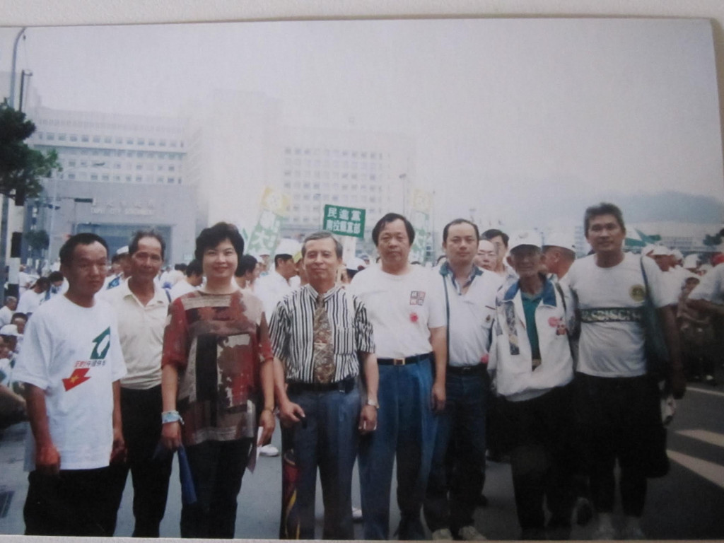 彰化街頭兄弟台北遊行右4為陳聰結。圖/陳婉真