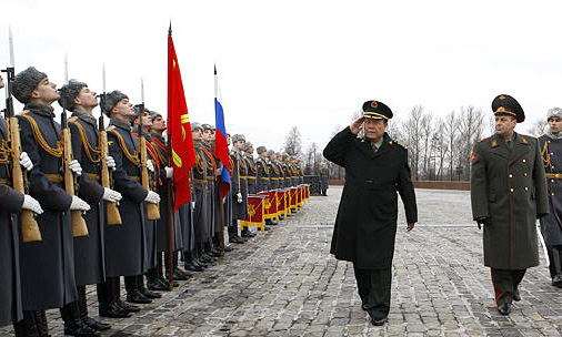 圖為中國中央軍委副主席郭伯雄出訪俄羅斯（圖片：網路翻攝）