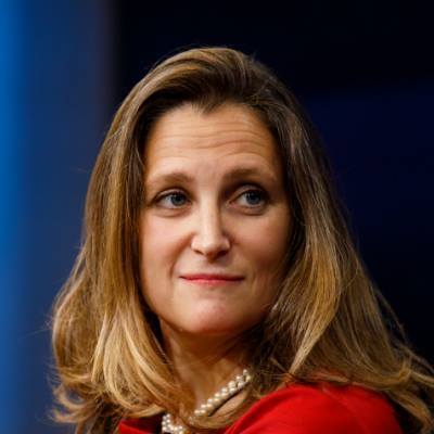 加拿大外長克里斯蒂婭・弗里蘭（Chrystia Freeland）週三在渥太華舉行記者會，重申加拿大應美國請求逮捕華為高管孟晚舟的行動並無政治介入。圖／取自弗里蘭臉書