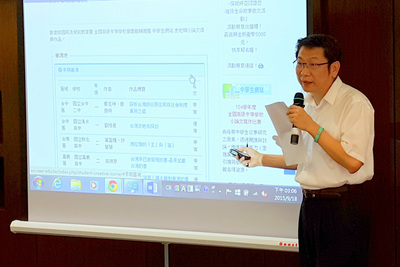 國家教育研究院副院長曾世杰（圖）今說明課綱「有爭議不列入考題」處理4原則，同時說明歷史補充教材網站，包括「灣生回家」、「阿罩霧風雲」以及「KANO」都可望列入。（中央社）