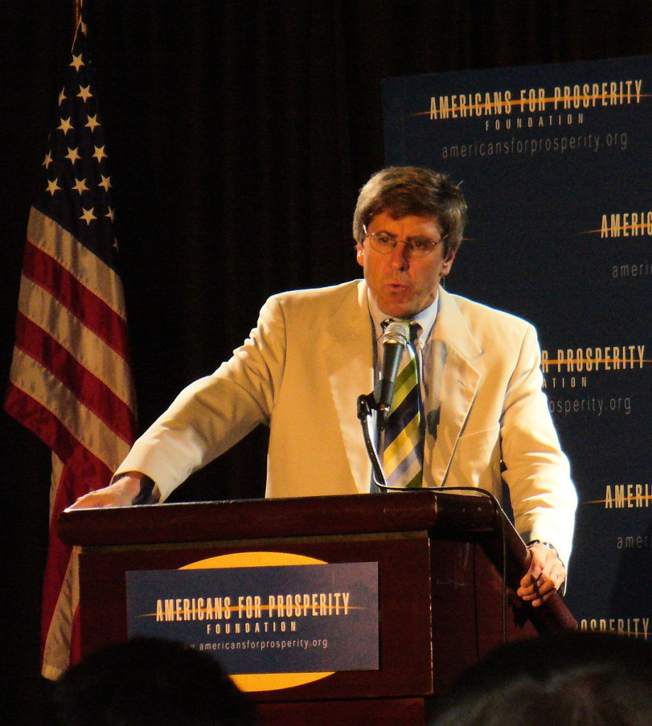 川普的經濟政策顧問摩爾快人快語，他說：「台灣是我們的盟友…如果中國不喜歡，那就去他的」、「我不理會我們有無冒犯中國人」。圖／Wiki, Sean Hackbarth, 20161211