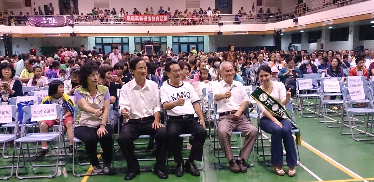 《KANO》回「嘉」, 演員與鄉親同樂反應熱烈。(記者陳俊廷攝)