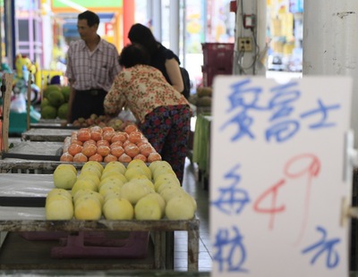 主計總處公布5月消費者物價指數（CPI）年增1.24%，其中水果漲幅31.18%，創下10年來最大漲幅，使的食物類價格下不來，平均每戶得多支出744元。，等於平均每戶支出多358元。（中央社資料照）