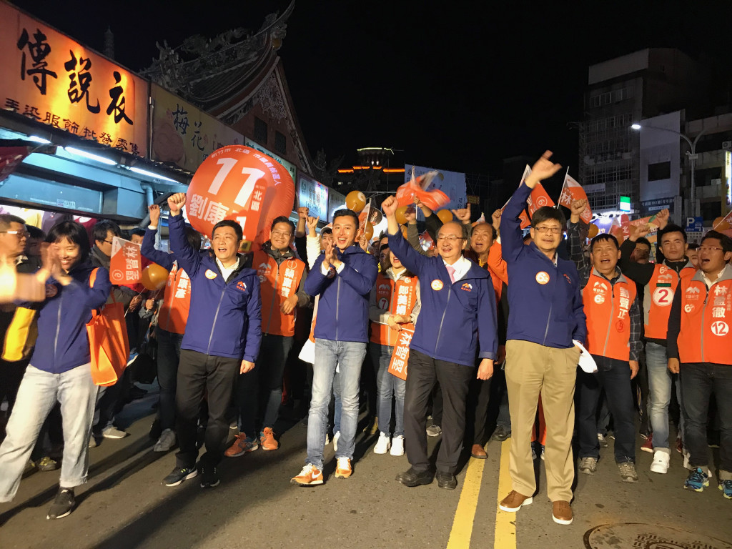 新竹市長林智堅在選前之夜舉辦「明日新竹大遊行」，號召市民支持。圖／黃筱珮翻攝