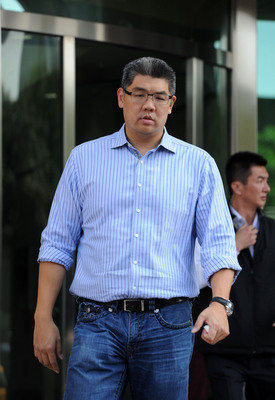 連勝文也曾享受過一段被民意擁抱日子，那是一個敢嗆馬英九「大明王朝」、「丐幫」的連勝文，而不是一個在兩岸都是仰望權勢、軟了腰骨的連公子。這才是支持者不想繼續挺下去的癥結吧！（圖：中央社）