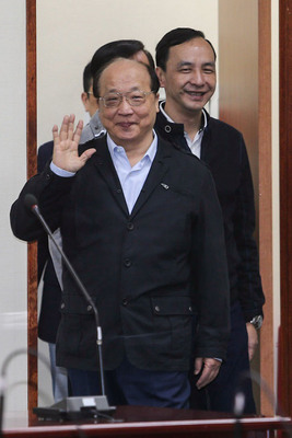朱立倫競選總部主委胡志強炮轟王如玄軍宅案，認為已影響選情，有錯要扛起來。(中央社)