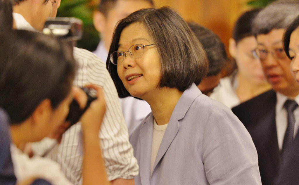 儘管新政府面對重重問題，施政不滿意度提升，民調直直落，美國學者則認為，蔡英文對各種困難議題已盡可能保持平穩的局面，以致北京不認為「她是一個完全無法打交道的人。」，呼籲中國政府善意回應新政府所遞出的橄欖枝。攝/郭文宏