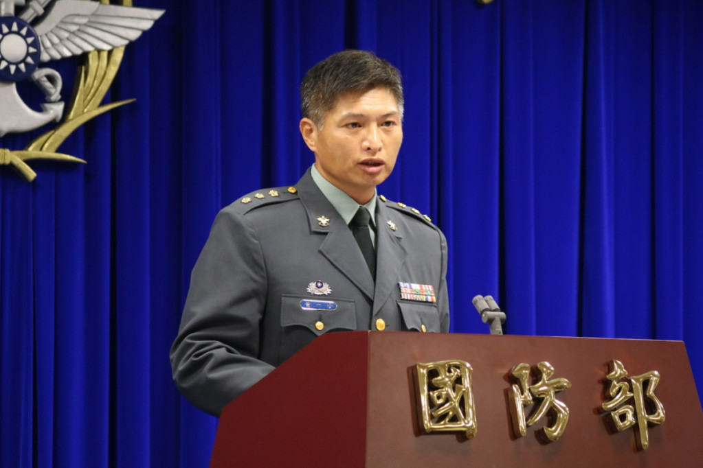 國防部電訊發展室發生嚴重資安違規，曾留學中國的古姓女中尉違規使用隨身碟下載資料遭查獲。圖為電展室政戰主任黃一修說明案情。圖／何豪毅攝