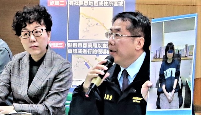 針對花姓女子在居家檢疫期間失聯，南市長黃偉哲說，對於個案不負責任的行為表示遺憾，並呼籲民眾確實配合居家檢疫 若失聯將依情節公布姓名照片協尋並開罰。左為副市長王時思。