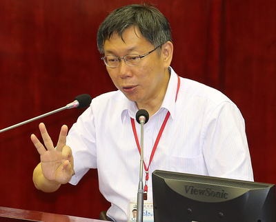 親民黨北市議員黃珊珊今（9）日質詢，指北市有六處可供公共住宅使用的閒置土地，包括還未解編的市場用地；另，570戶聯開宅，到目前為止只完成1成簽約戶，代表租金太貴，建議採浮動租金，台北市長柯文哲備詢時允諾會儘速檢討。(中央社)