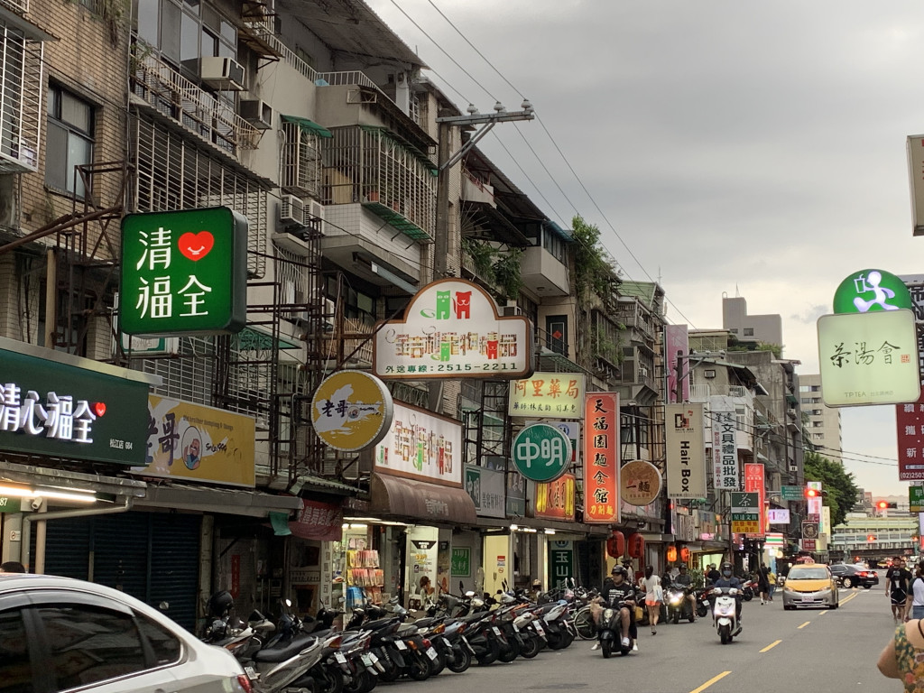 台灣房價高漲，儘管金管會輪番祭出打炒房措施，仍無法抑制房市氣焰。年輕世代「買不起」的情況下，只能選擇選擇以租屋解決居住需求。圖/民報採訪團隊攝