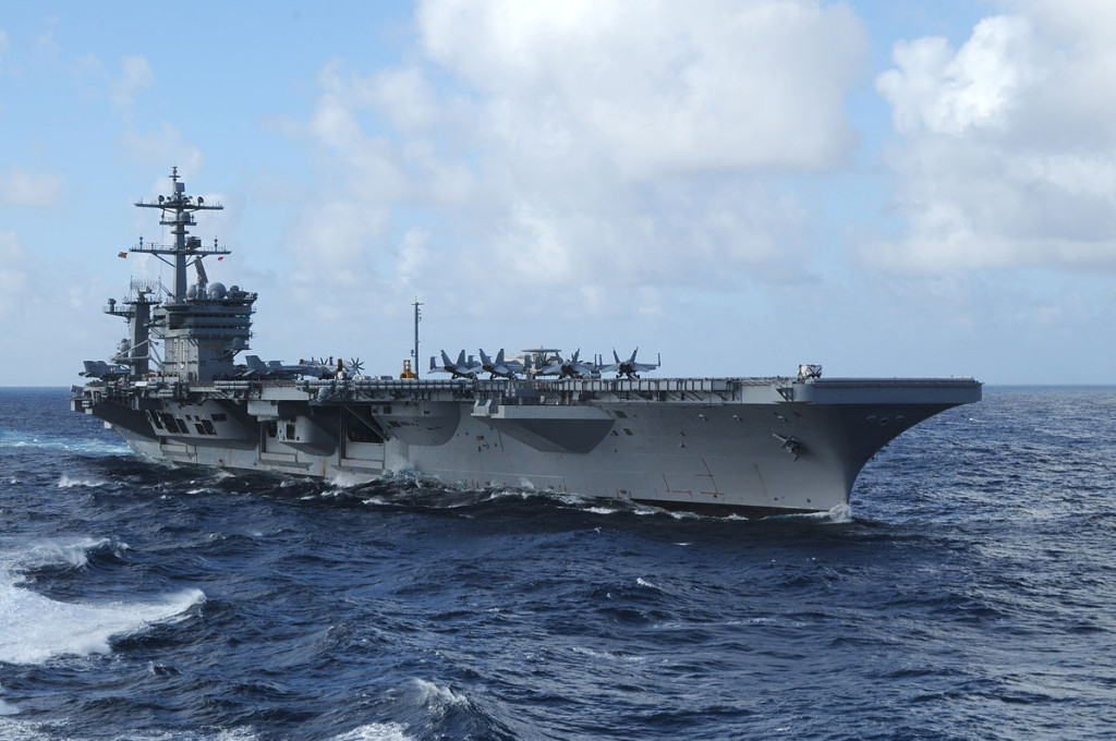 美國卡爾文森號航母2010年於南海巡弋。圖片/United States Navy/Wikimedia Commons