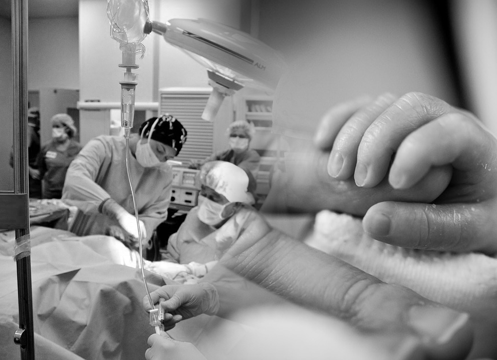 生命現象千變萬化，到了妊娠末期及分娩時，變數很多，即使在第一流的教學醫院，使用最尖端的儀器，也會發生不可預測的結果。圖／取材自 pixabay （CC0 Public Domain），民報合成後製