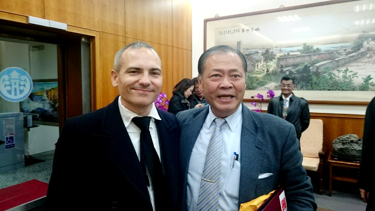 法國知名藝術家尹夢年將積極聯繫法國政府，力促澎湖與法國接軌。（照片∕澎湖縣政府提供）