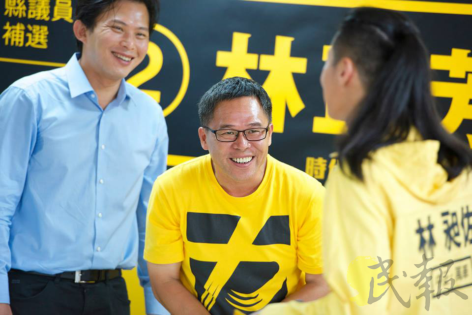 林正芳參選宜蘭縣議員，盼為「時代力量」拿下首勝。左起：黃國昌、林正芳、林昶佐（黃謙賢攝）