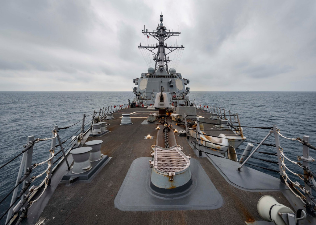 第七艦隊一艘「伯克級」驅逐艦麥坎貝爾號（USS McCampbell DDG-85）昨日於台灣海峽航行，進行航行任務。國防部今天早上證實此事。圖/取自第七艦隊臉書