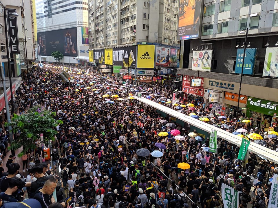 香港「民間人權陣線」今（21）日發起「獨立調查 捍衛司法守護真相」遊行，要求政府成立獨立調查委員會。圖／取自民間人權陣線臉書