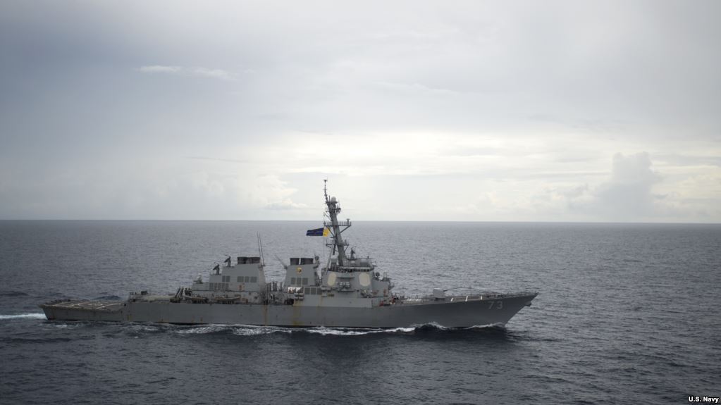 美國迪凱特號驅逐艦（USS Decatur DDG-73）2016年10月間在南海巡航 圖片取自/VOA/美國海軍