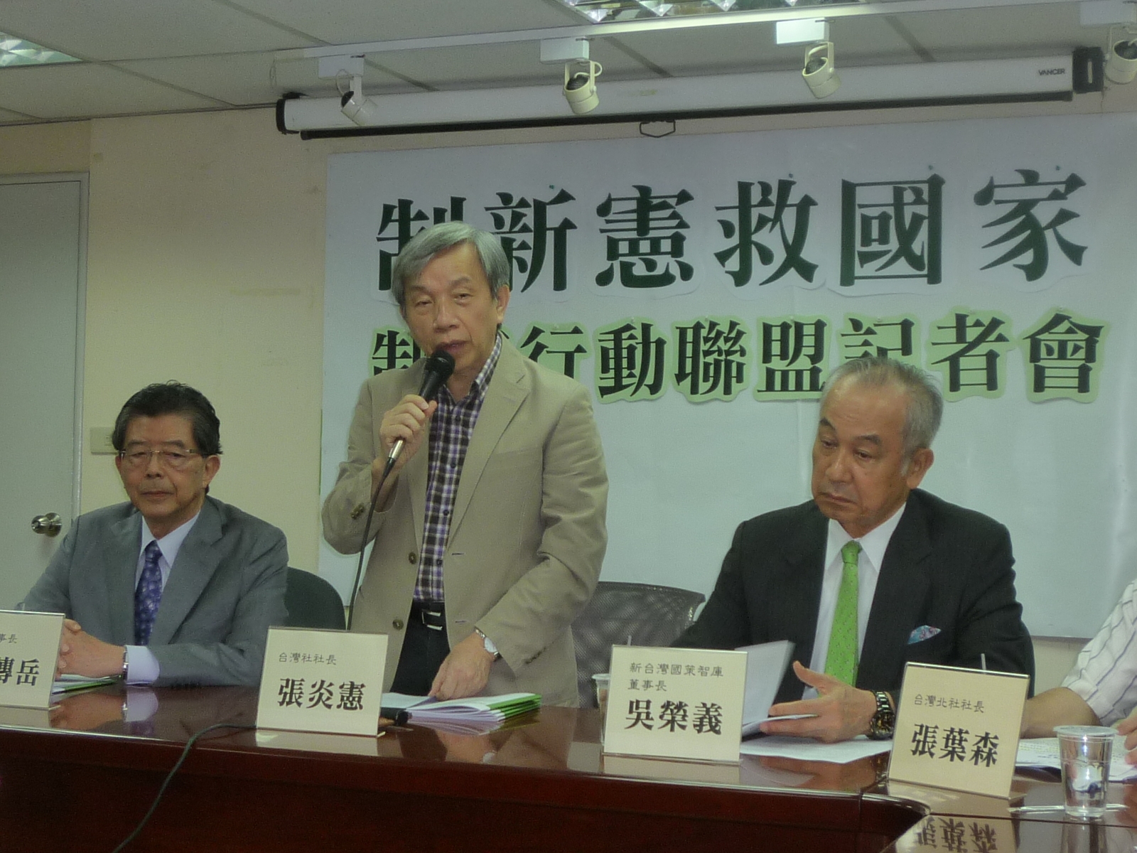 美東的台美鄉親將在10月7日為張炎憲教授舉行追思會，在他回台灣之前送他一程，希望他一路好走。（記者林冠妙攝）