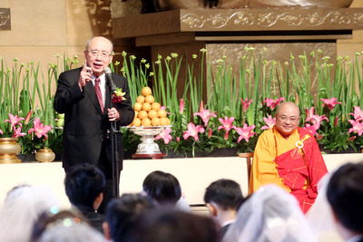 國民黨前主席吳伯雄摔傷，目前仍在加護病房住院休養，長子前桃園縣長吳志揚今（6）日對外界關心表示感謝。圖為吳伯雄今年1月出席法鼓山金山園區舉行第20屆佛化聯合婚禮為新人證婚。（中央社資料照片）