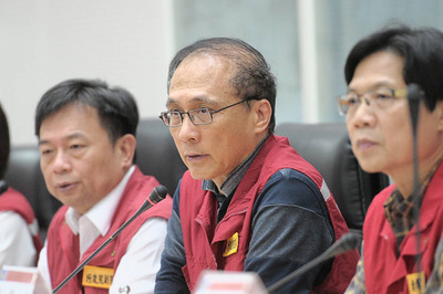 尼伯特颱風肆虐，台東嚴重災情，行政院長林全相當關切， 9日上午將親赴勘災，積極協助復原。（中央社）