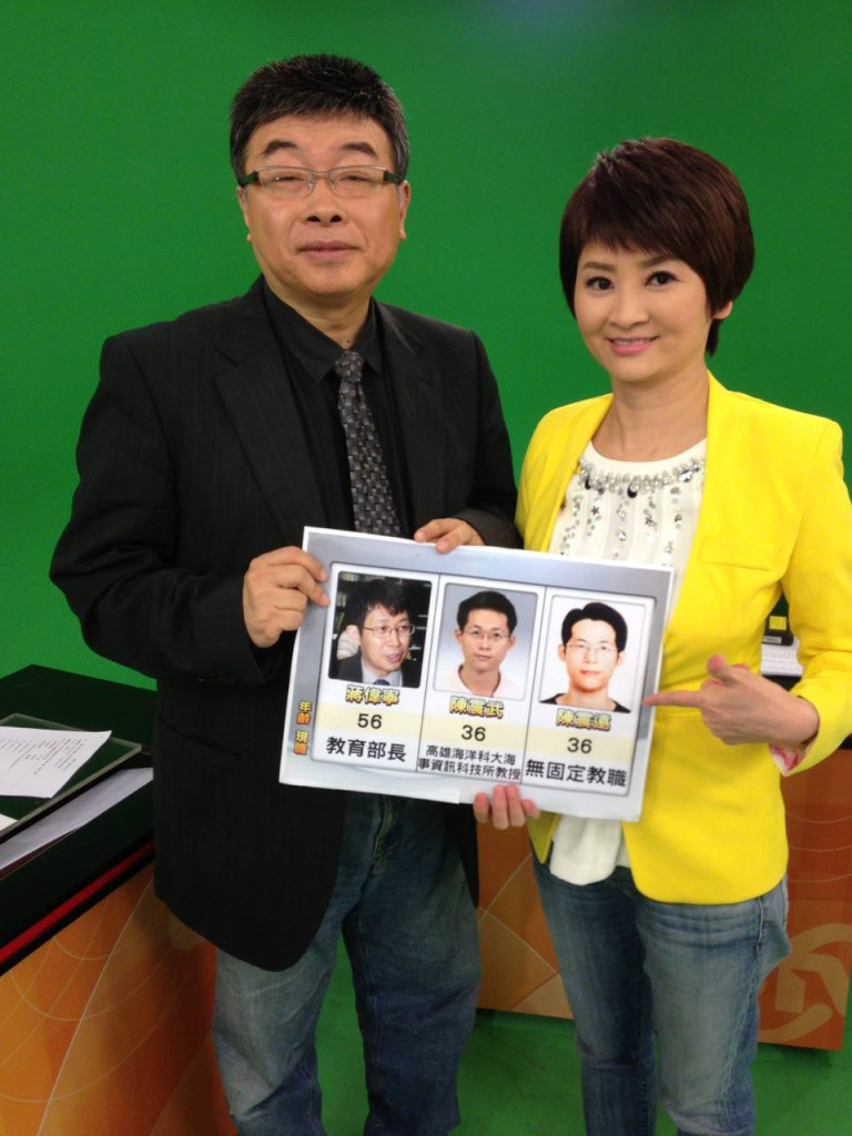 國民黨前立委邱毅（左）在臉書貼文聲援立法院副院長洪秀柱，認為她因家境貧困，「不像其他富家女可以畢業後到美國英國唸名校」。（翻攝自邱毅臉書）20150623