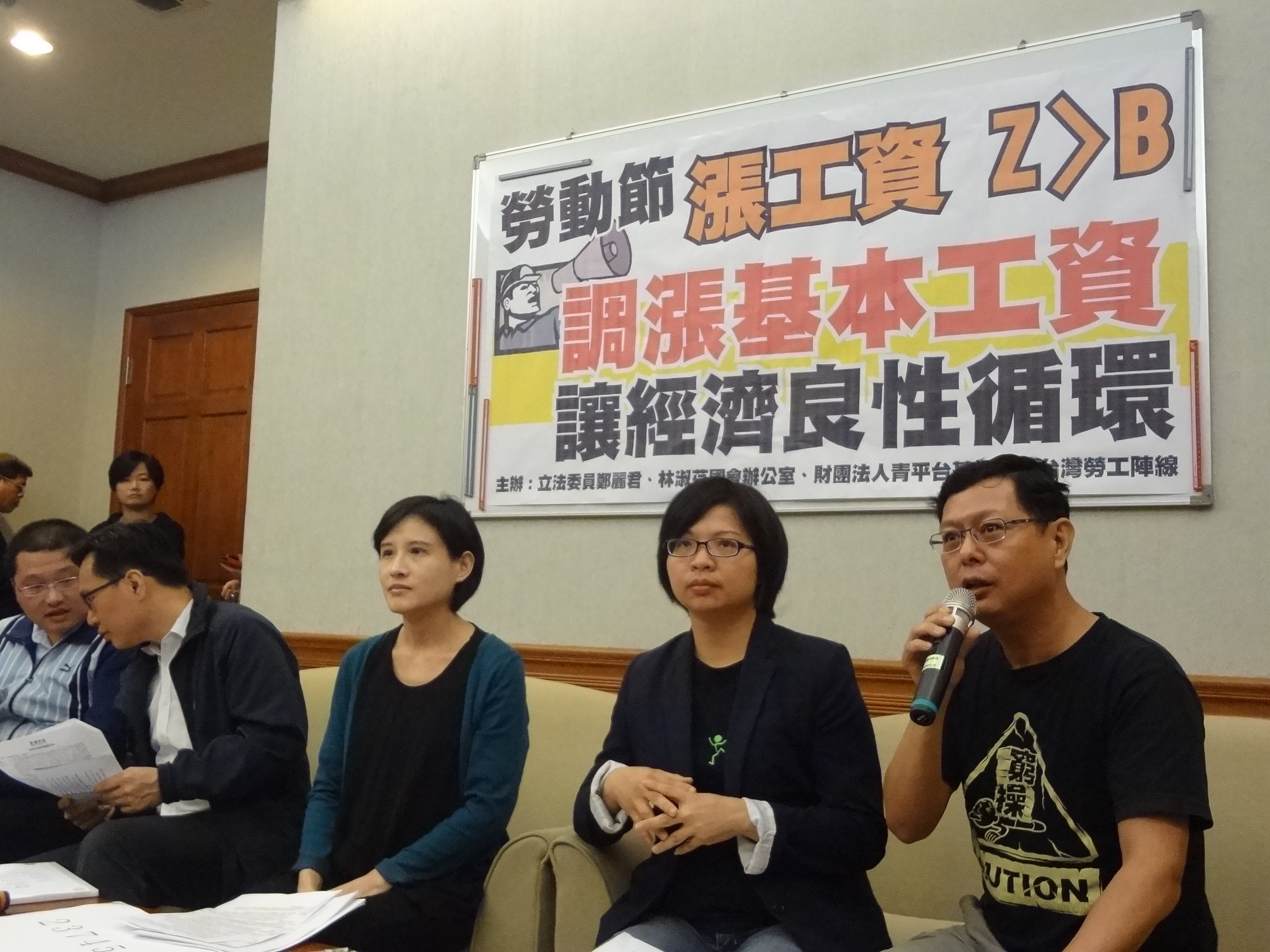 勞工團體日前舉行會要求漲基本工資為2萬3745元。（民報資料照片）