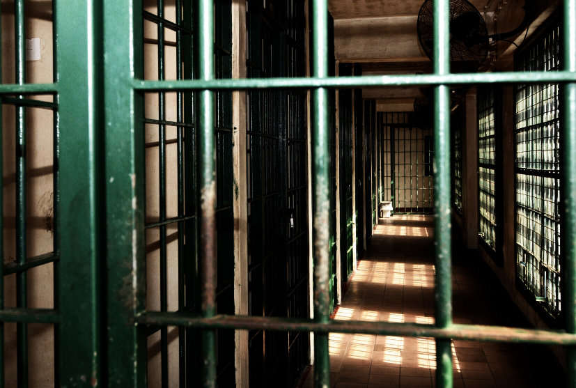 就台灣刑法而言,除傳統的刑罰制裁手外,亦設有保安處分的專章,以來對犯罪者為刑罰之外的個別化處遇。(網路資料)