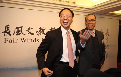 前行政院長江宜樺（左）16日在台北舉行「長風文教基金會」成立茶會，江宜樺任董事長，前交通部長葉匡時（右）出任執行長。圖／中央社