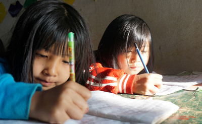 孩子何辜？台電從明年起不再補貼學校電費，全教總呼籲教育部全面換裝節能燈具，不能犧牲孩子視力來節能。（資料照，中央社）