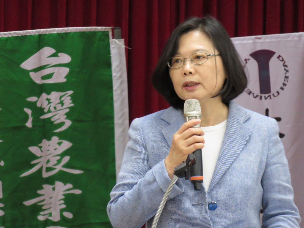 全面圍堵朱立倫參選總統,蔡英文:新北、桃園立委選舉,早列為黨輔選重點。(檔案照片)