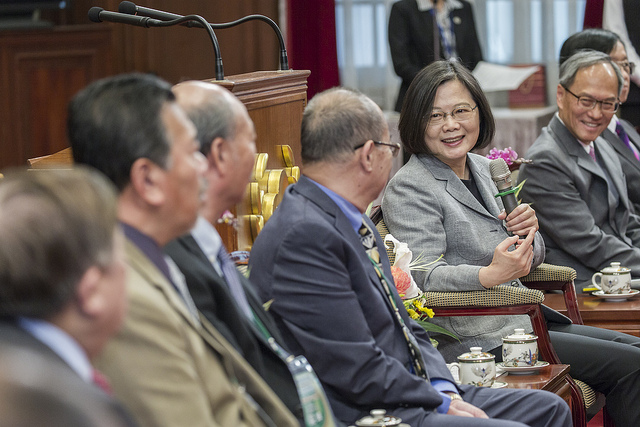 總統蔡英文今（30）日上午接見美洲合勝總堂及各支堂首長回國參訪團，致詞時表示「穩健的台美關係是捍衛民主、維持印太區域和平穩定非常重要的基石」。圖／總統府提供