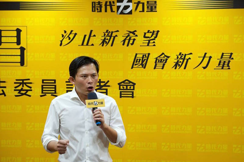 黃國昌：「今天，旺中為了救朱立倫，竟然在炒作我岳父的事業十分可笑，通篇事實錯誤的部分不少。（檔案照片）