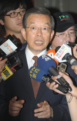 蔡英文以憲法處理兩岸關係主張,與謝長廷的論述符合。(圖:中央社)