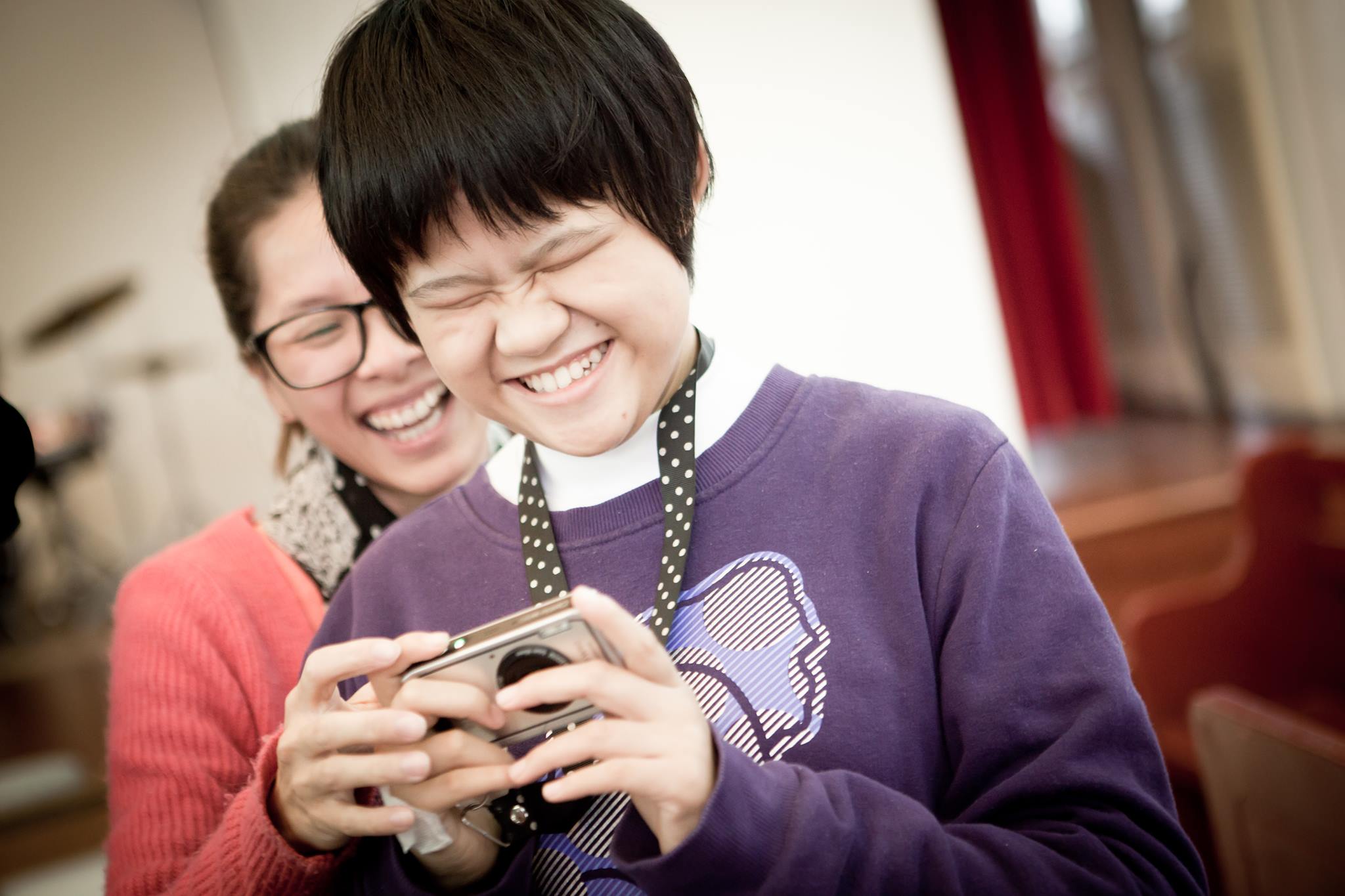 惠明盲校日月潭微光攝影公益活動,體驗全新向山步道,拍下他們生平第一張日月潭景色。(記者石振賢攝)